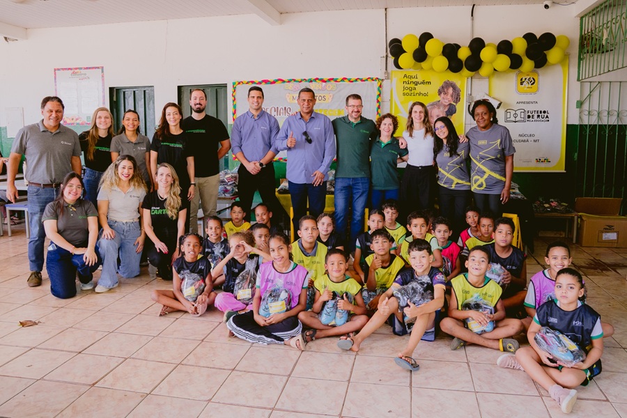 Projeto 'Vestindo Sonhos e Transformando Histórias' beneficia crianças e adolescentes em Cuiabá com entrega de kits esportivos 