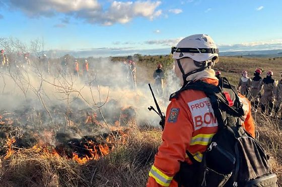 CBMMT intensifica combate e monitora incêndios em quatro cidades de MT 