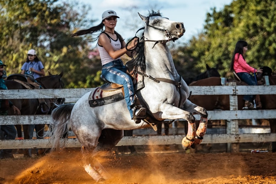 Aos 14 anos, aripuanense Ana Clara Felber se destaca nos Três Tambores e sonha com a arena de Barretos 