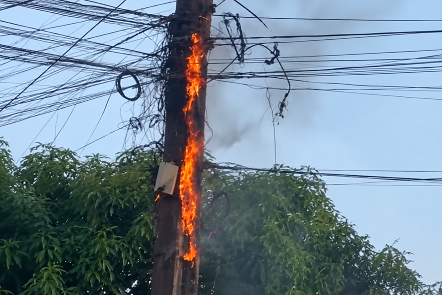 Incêndio em poste provoca interrupção no serviço de internet na Vila Operária em Aripuanã 